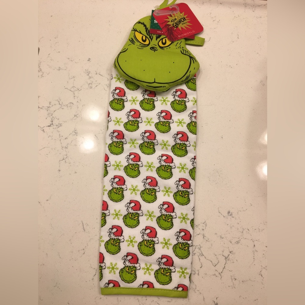 The Grinch towel NWT